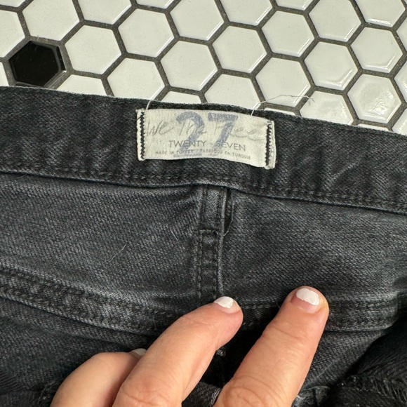 We the free free people button fly distressed knee jeans size 27 - Picture 6 of 6